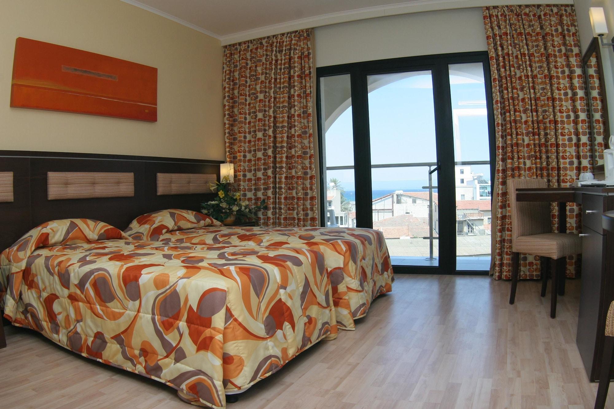 Livadhiotis City Hotel Larnaca Bagian luar foto