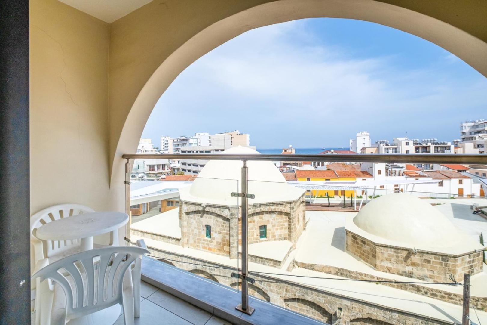 Livadhiotis City Hotel Larnaca Bagian luar foto